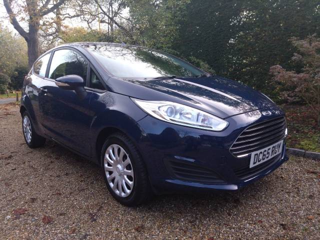 Ford Fiesta 1.25 Style 3dr with Bluetooth & heated front screen Hatchback Petrol Blazer Blue