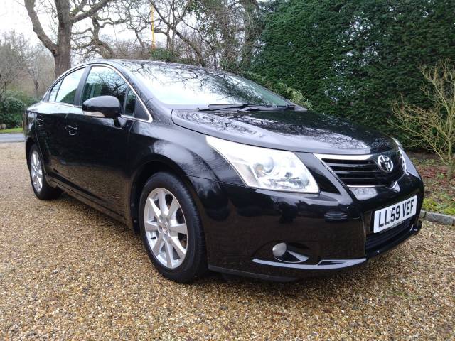 Toyota Avensis 1.8 V-matic TR 4dr CVT Auto Saloon Petrol Metallic Black